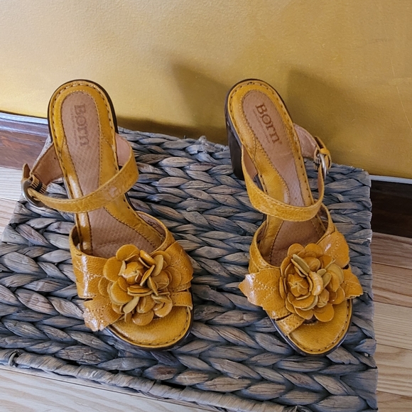Born Shoes - Born Sz 6 Yellow Wood Platfom Heel 4inches